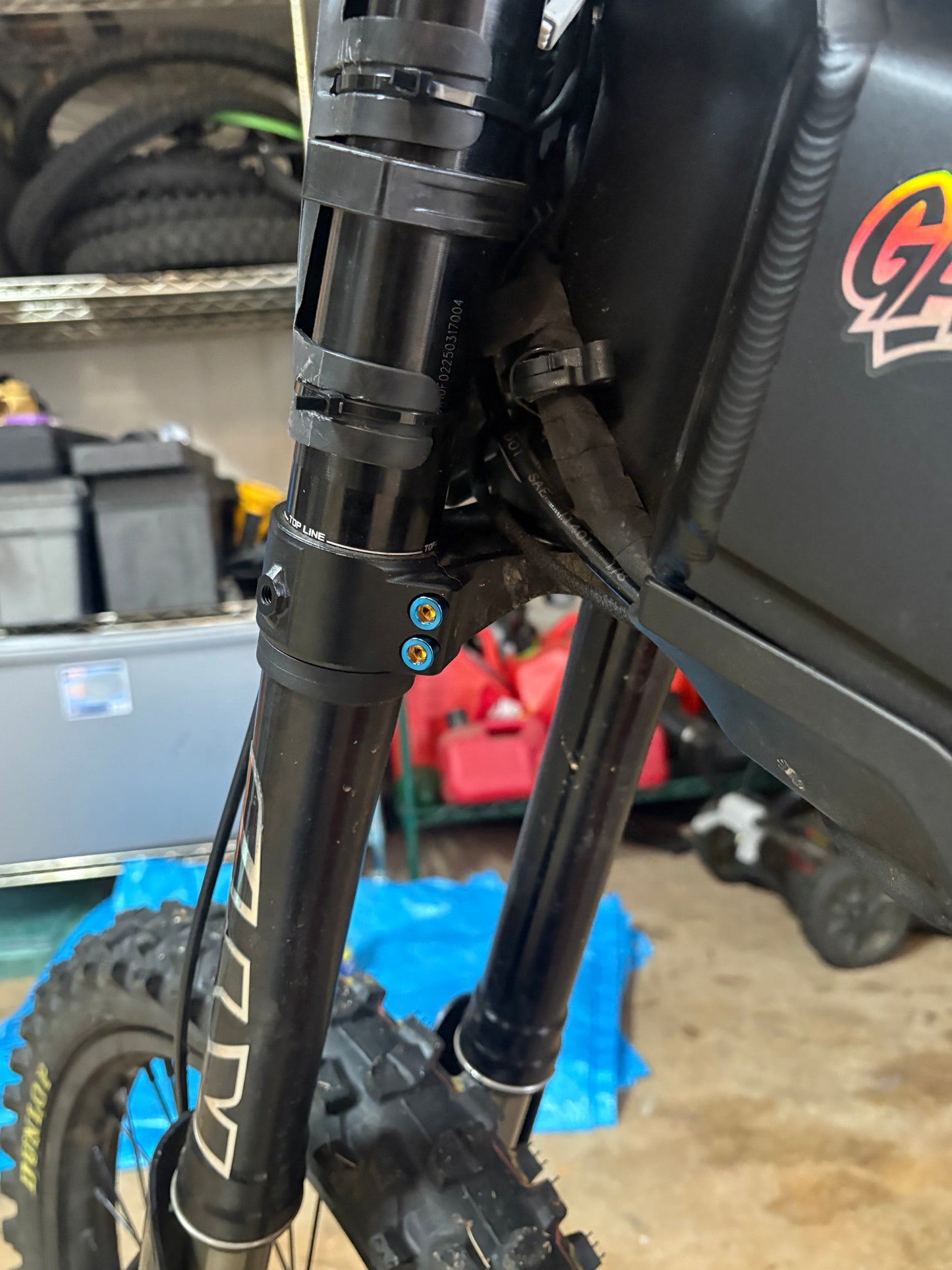 Bottom Triple Tree Talaria x3 bolts